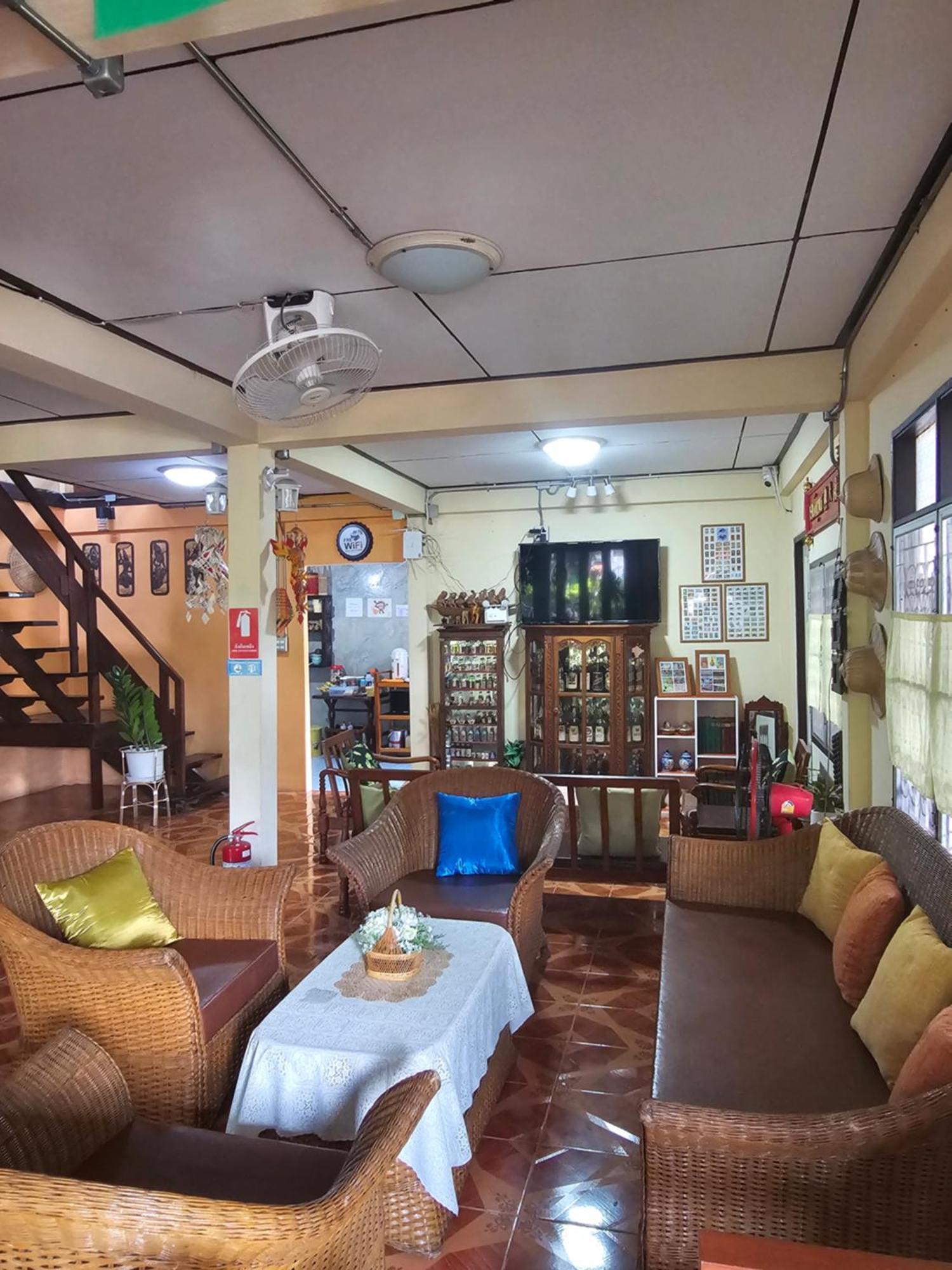 Banchan Hostel Аюттхая Экстерьер фото